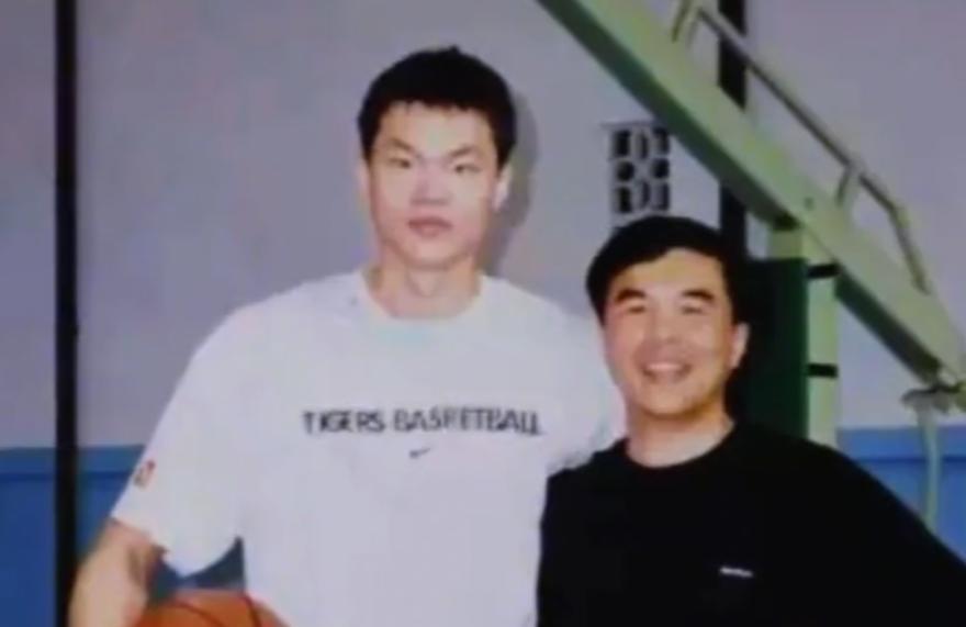 队报：巴黎卖拉莫斯和李刚仁收入破亿，将签阿克利乌舍和迪奥曼德