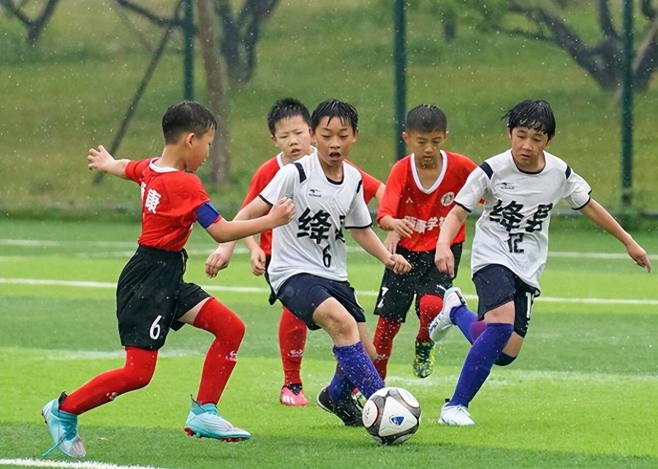 穆里尼奥梦碎：曼城正式续约皇家马德里后防目标